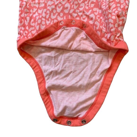 Baby GAP Coral Pink Leopard Onesie and Shorts Matching Set - Picture 5 of 10